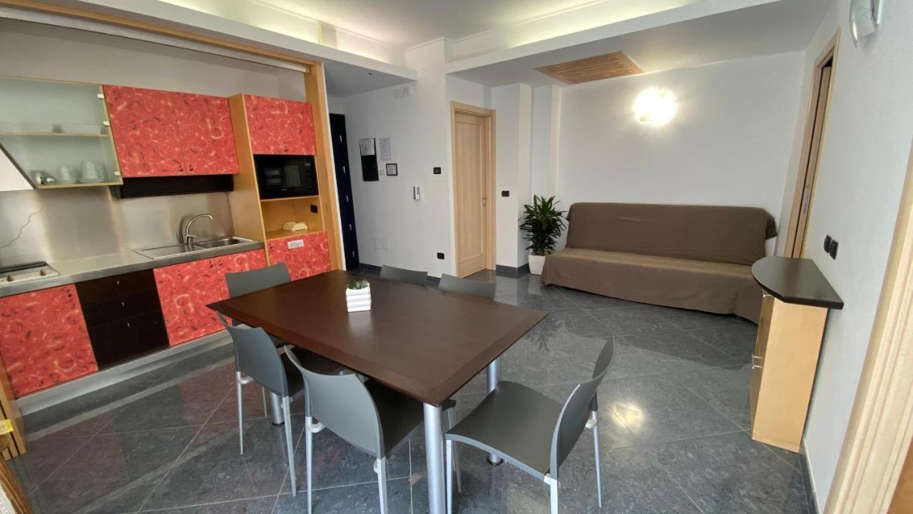 Blu Residence - Hotel Nel Salento Casarano Buitenkant foto